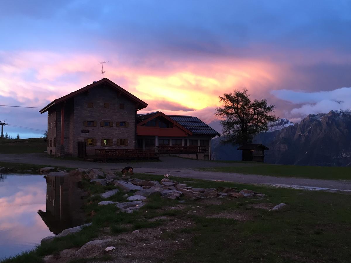 Hotel Rifugio Viviani Pradalago Madonna Exterior foto